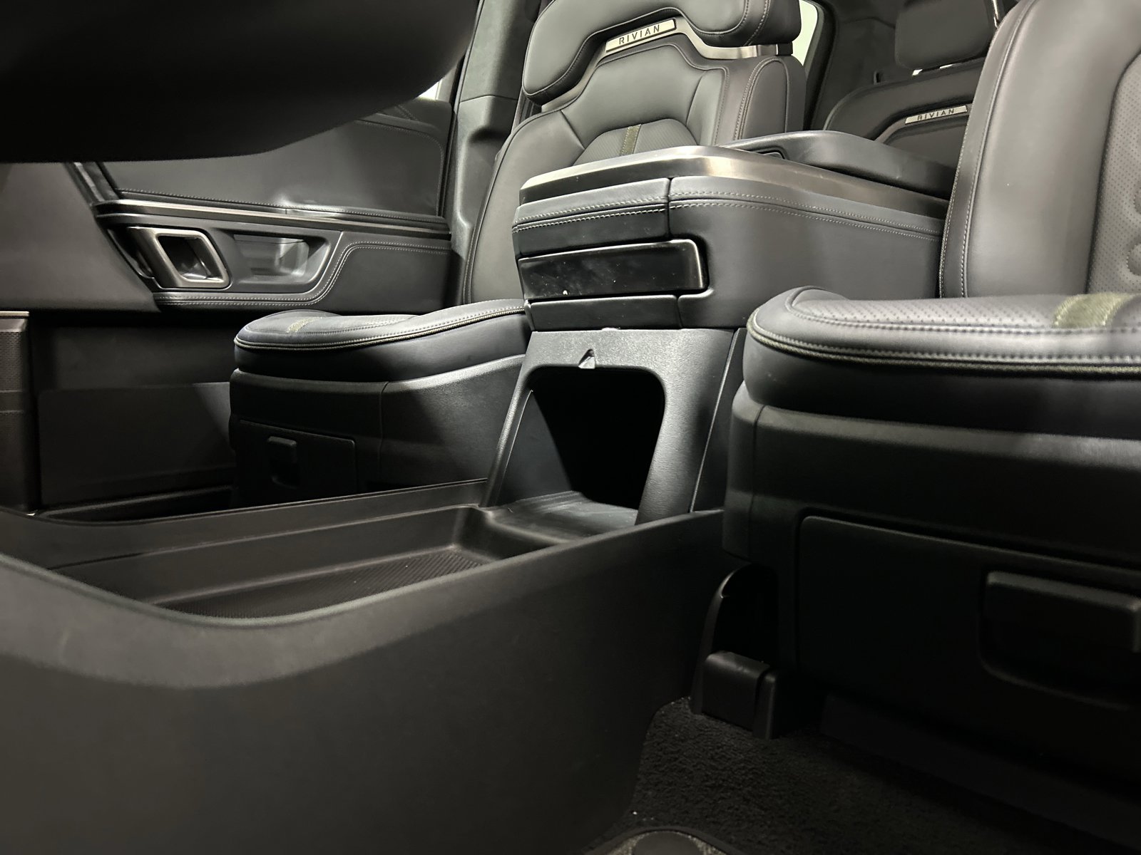 Used 2023 Rivian R1S Adventure image 33