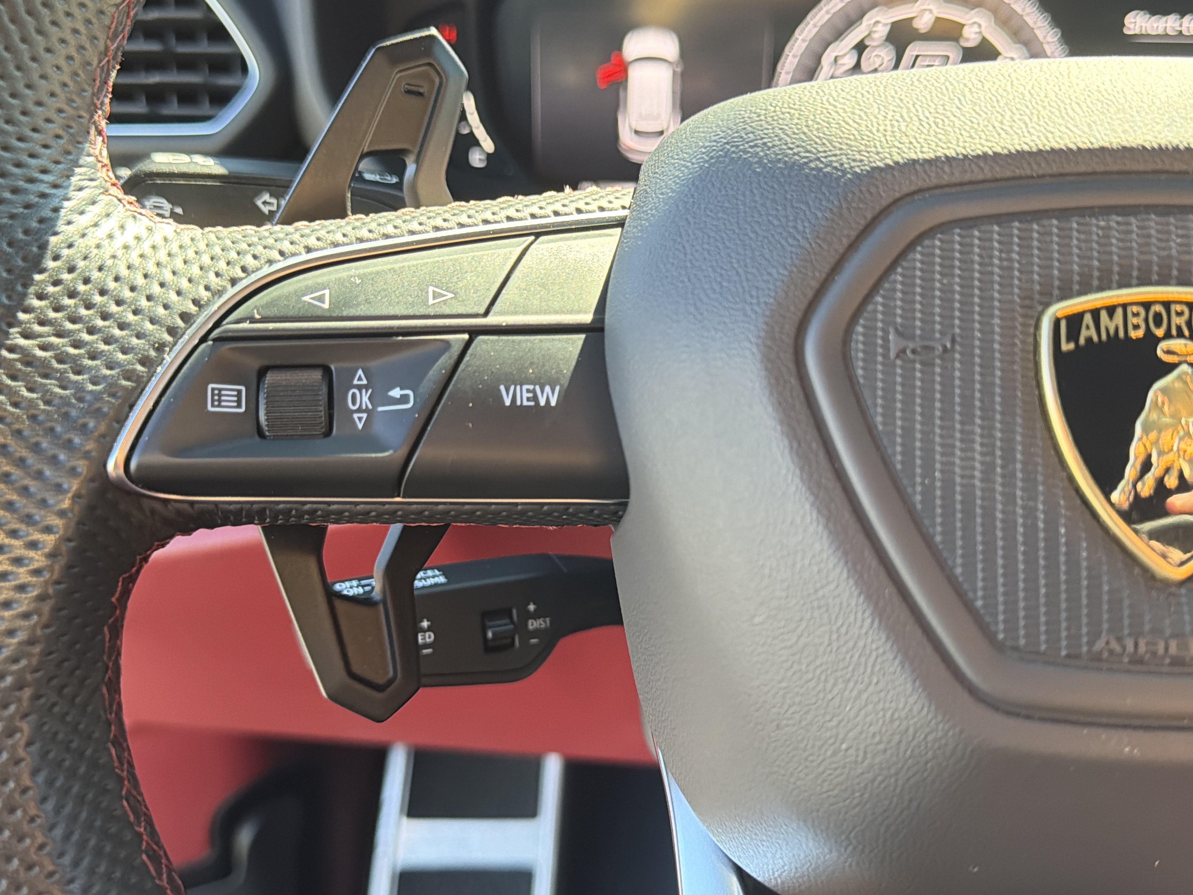 Used 2020 Lamborghini Urus AWD/4WD image 32