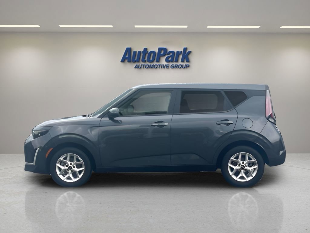 Used 2023 Kia Soul LX w/ LX Technology Package FWD image 4