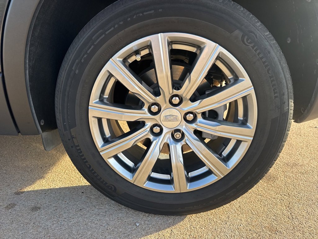 Used 2022 Cadillac XT4 Premium Luxury w/ Enhanced Visibility Package image 7