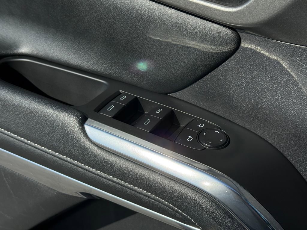 Used 2024 Chevrolet Traverse LT image 34