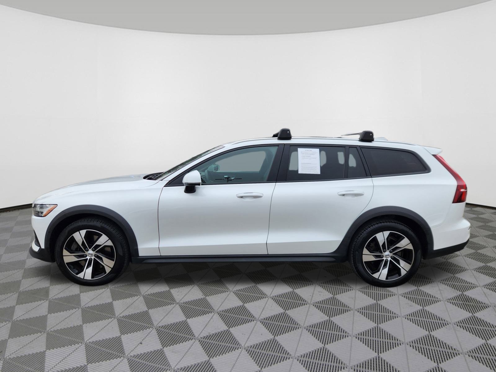 Used 2020 Volvo V60 T5 Cross Country w/ Protection Package Premier image 5