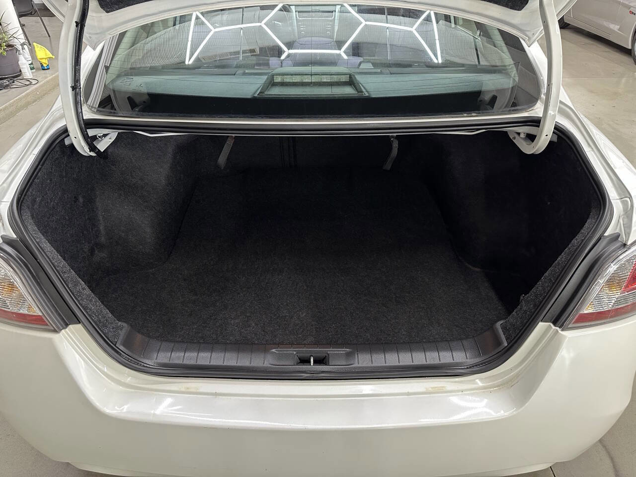 Used 2014 Nissan Altima 2.5 S w/ Display Audio Package FWD image 8
