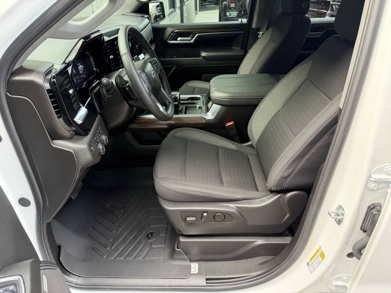 Used 2024 Chevrolet Silverado 1500 RST w/ Rally Edition AWD/4WD image 16