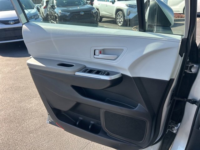 Used 2025 Toyota Sienna LE image 29