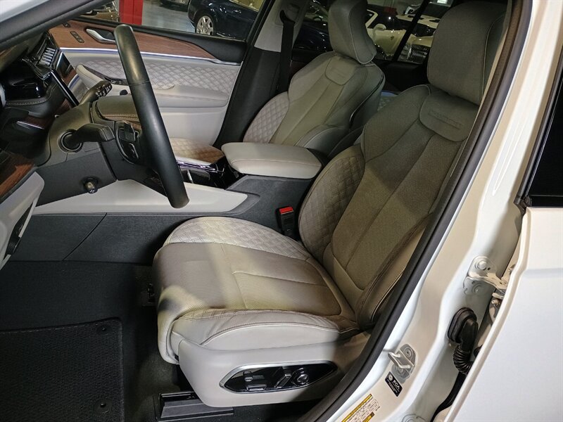 Used 2022 Jeep Grand Cherokee Summit 4xe AWD/4WD image 13