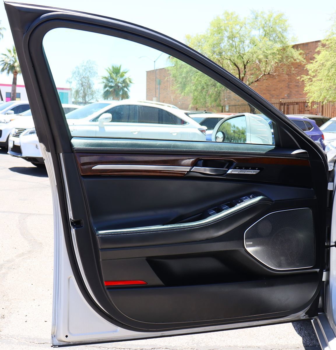 Used 2019 Genesis G90 5.0 Ultimate RWD image 39