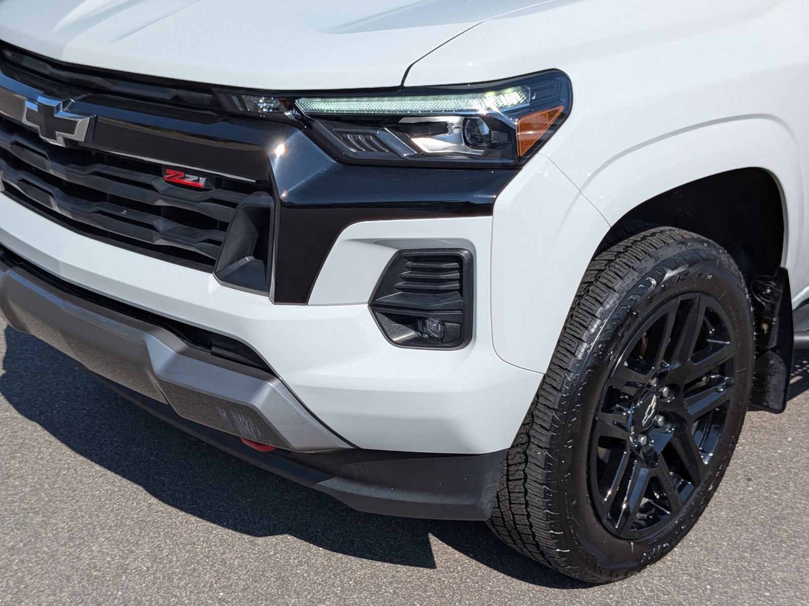 Used 2025 Chevrolet Colorado Z71 w/ Z71 Convenience Package 2 AWD/4WD image 9