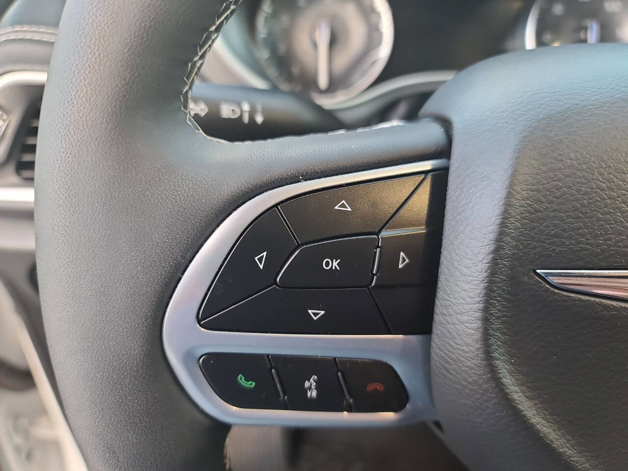 Used 2025 Chrysler Pacifica Select FWD image 21