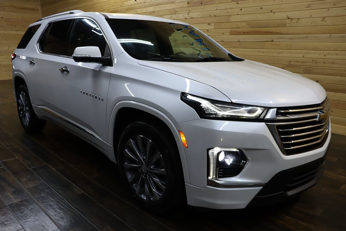 Used 2023 Chevrolet Traverse Premier FWD image 2