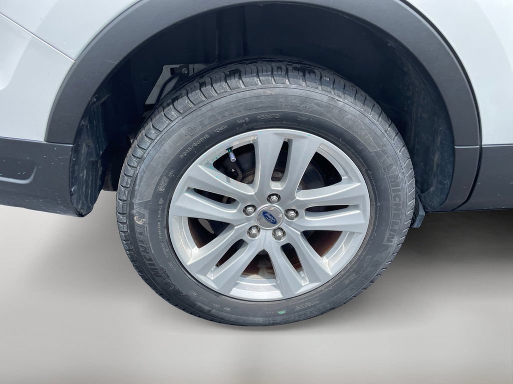 Used 2018 Ford Explorer XLT AWD/4WD image 10