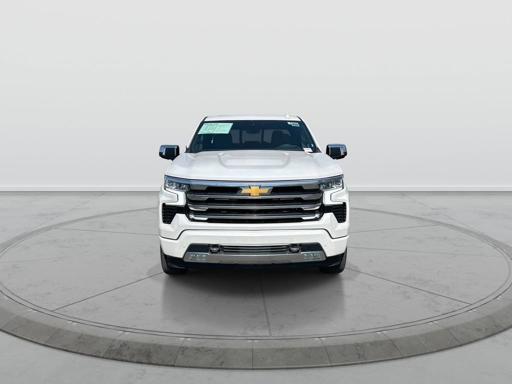 Used 2023 Chevrolet Silverado 1500 High Country w/ Technology Package AWD/4WD image 3