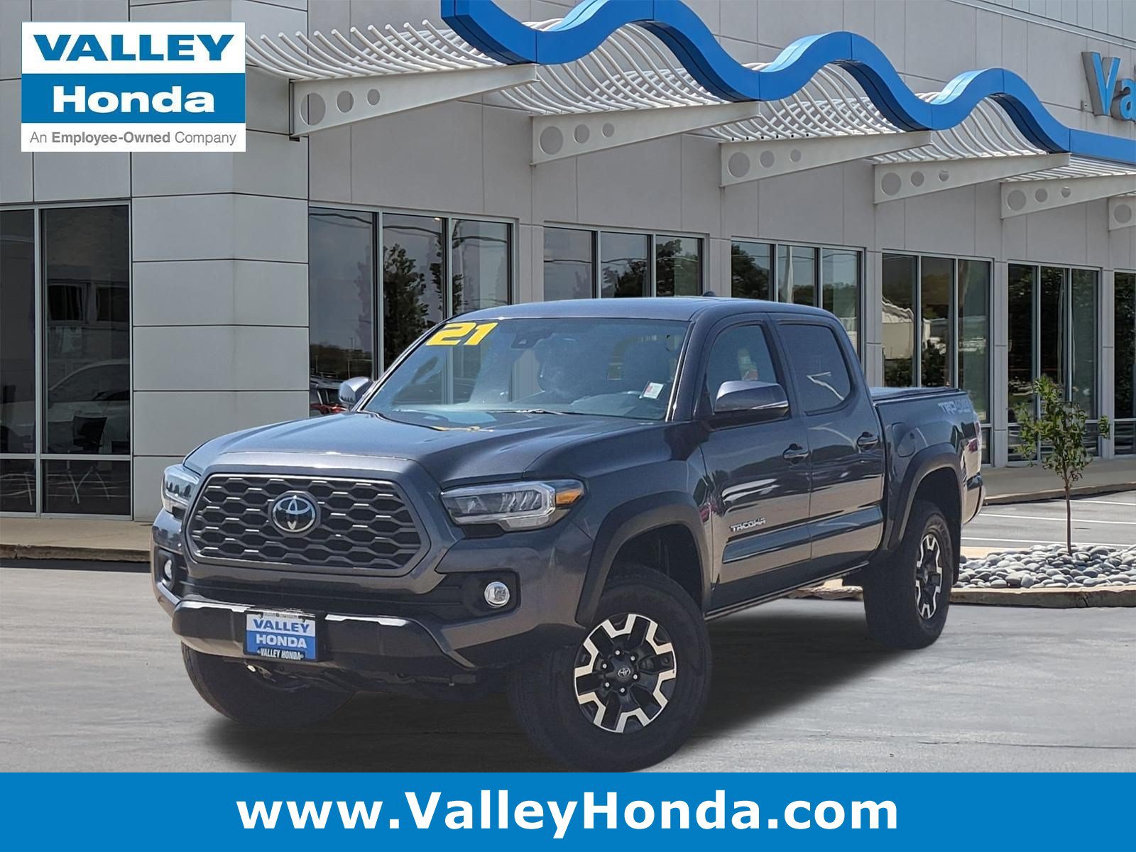 Used 2021 Toyota Tacoma TRD Off-Road w/ TRD Premium Off Road Package AWD/4WD video 1