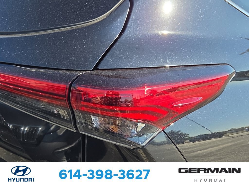 Used 2023 Toyota Highlander L FWD image 10