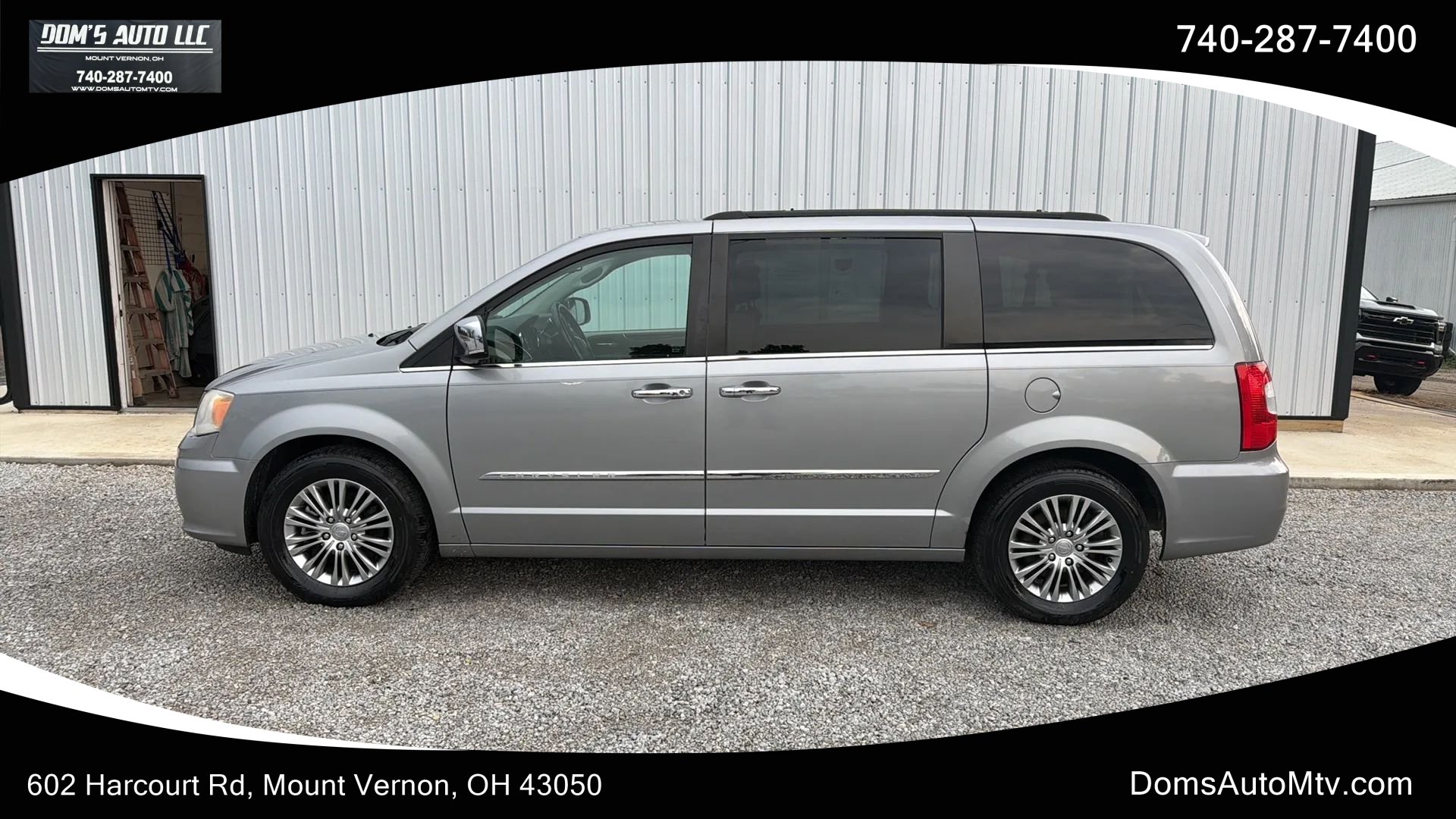 Used 2013 Chrysler Town & Country Touring-L w/ Driver Convenience Group FWD image 1