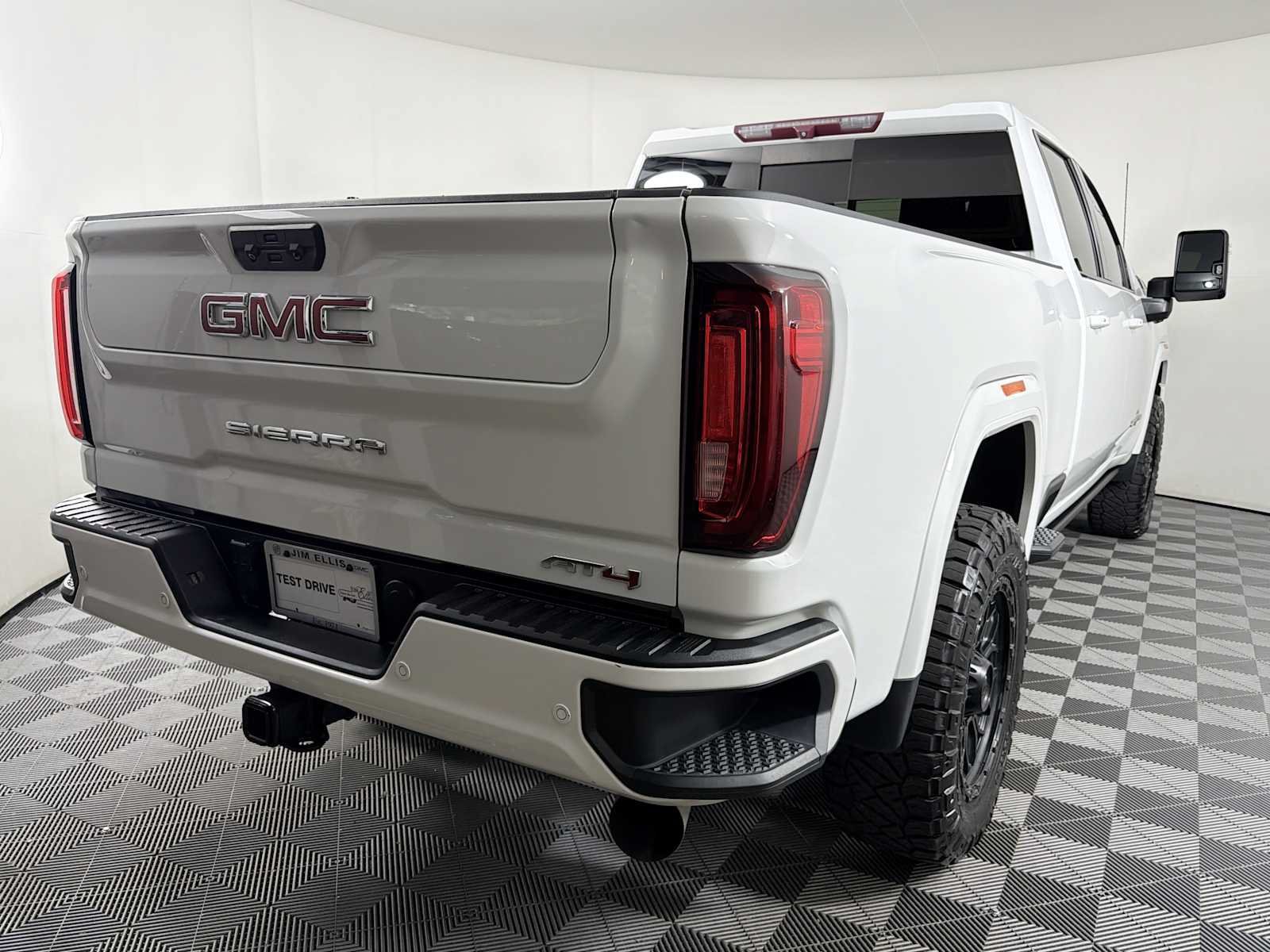 Used 2022 GMC Sierra 2500 AT4 w/ AT4 Preferred Package AWD/4WD image 6