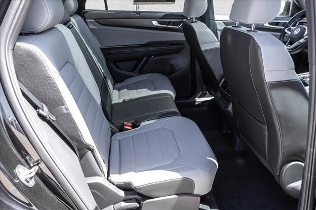Used 2024 Volkswagen Atlas Cross Sport SEL R-Line AWD/4WD image 24