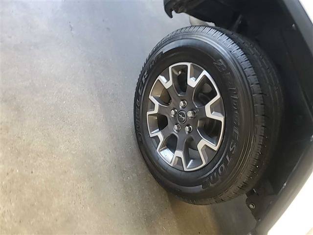 Used 2025 Jeep Wrangler Unlimited Sahara w/ Safety Group AWD/4WD image 11