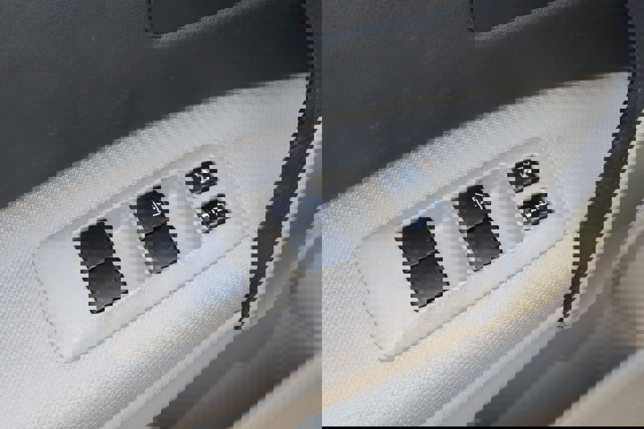 Used 2014 Nissan Rogue S w/ Convenience Package image 19