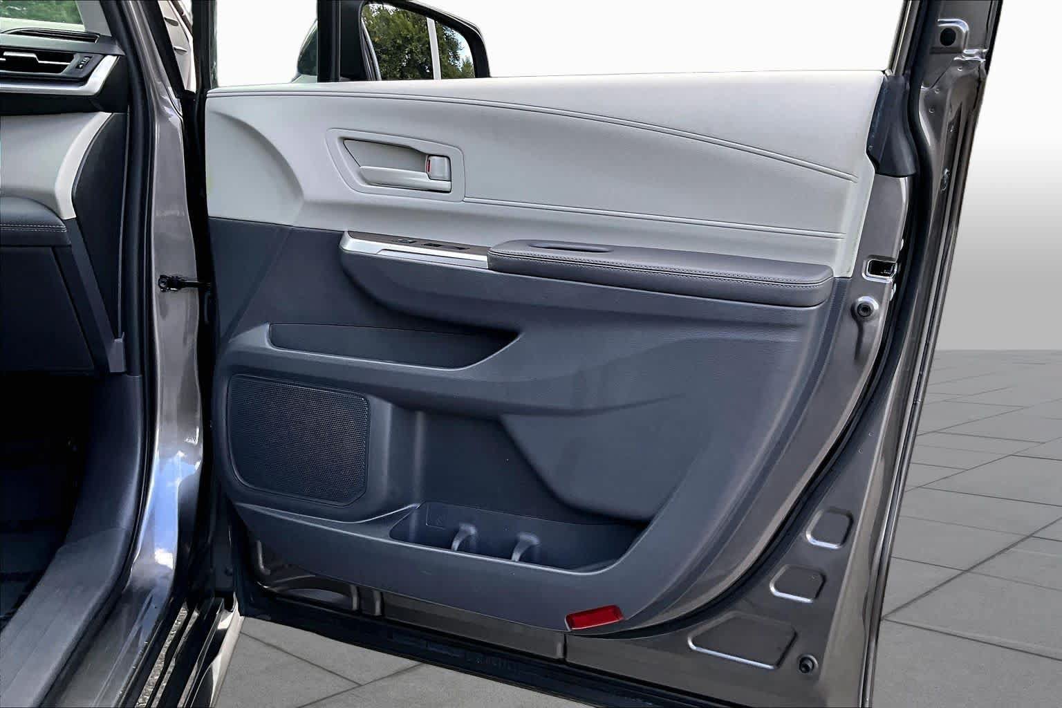 Used 2022 Toyota Sienna LE FWD image 22