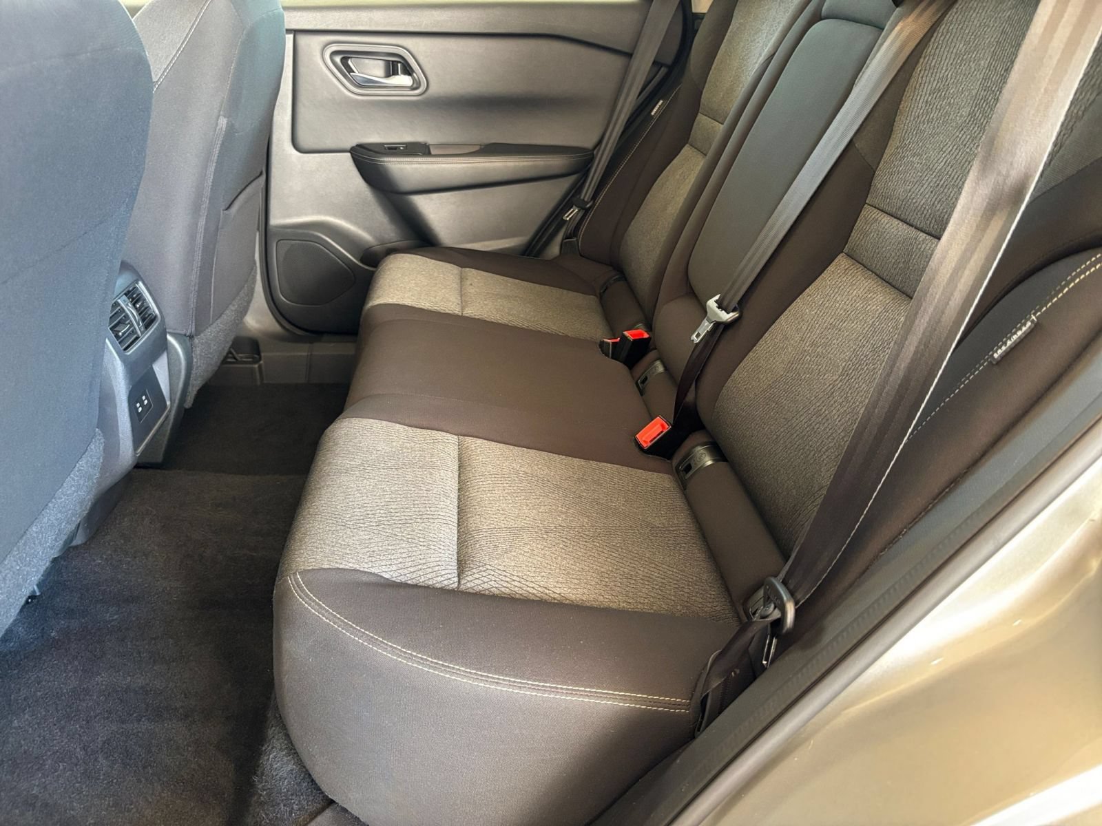 Used 2025 Nissan Rogue SV AWD/4WD image 37