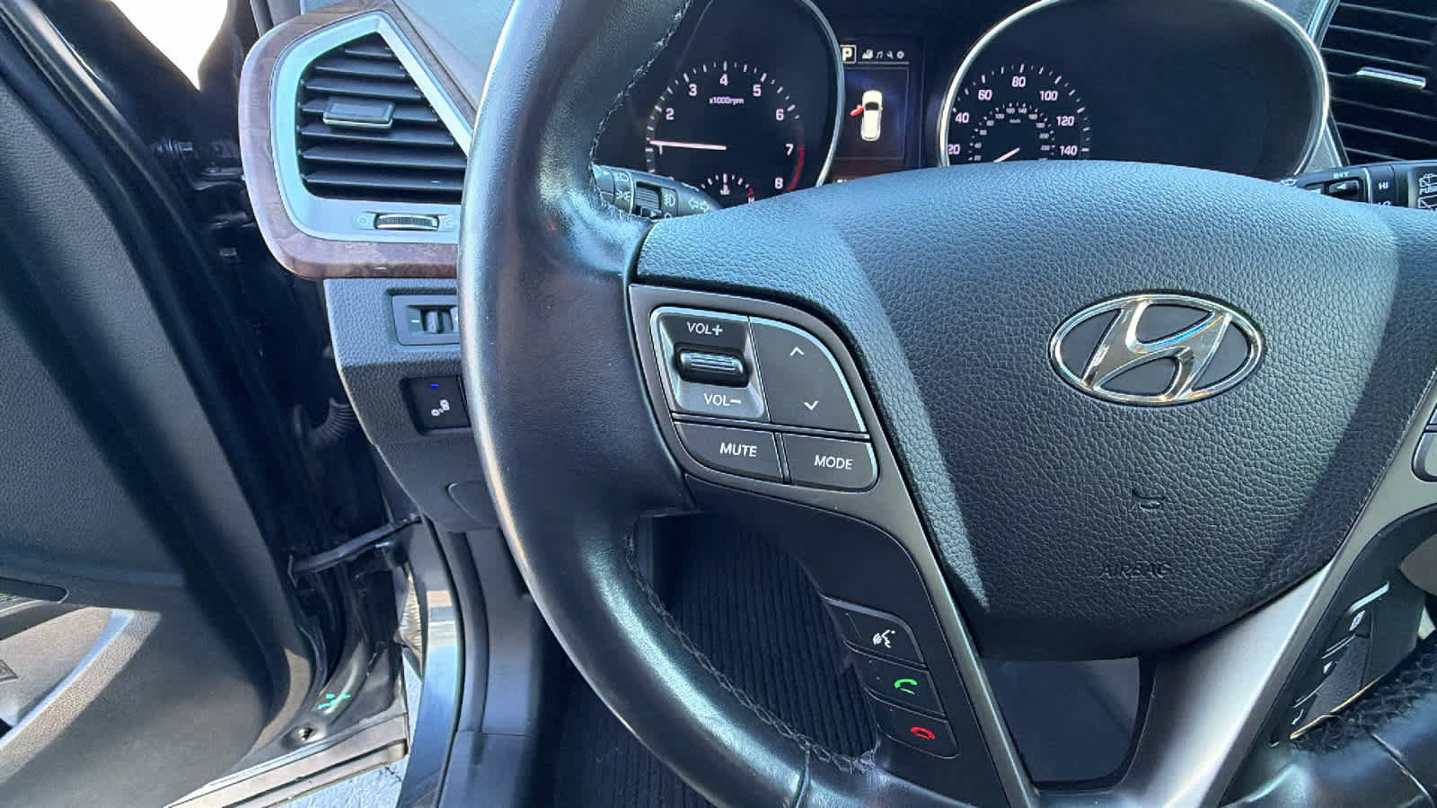 Used 2017 Hyundai Santa Fe Limited image 19