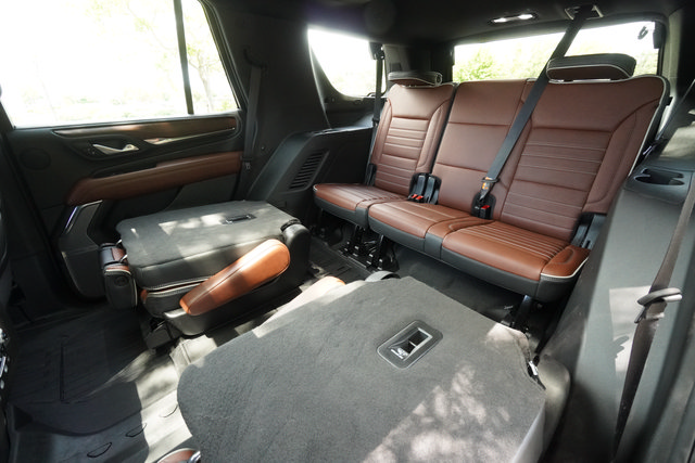 Used 2024 GMC Yukon Denali Ultimate AWD/4WD image 24