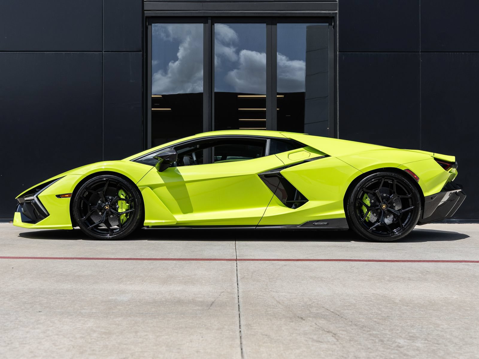 Used 2025 Lamborghini Revuelto AWD/4WD image 10