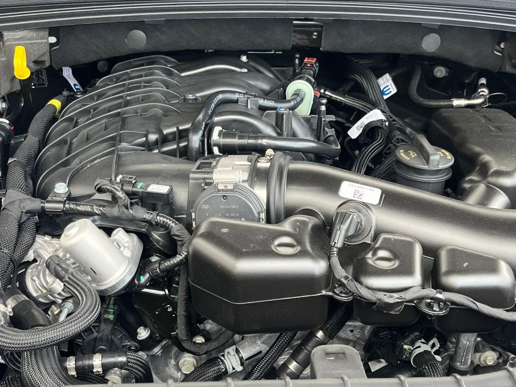 New 2025 Jeep Grand Cherokee Laredo X w/ Luxury Tech Group I AWD/4WD image 4