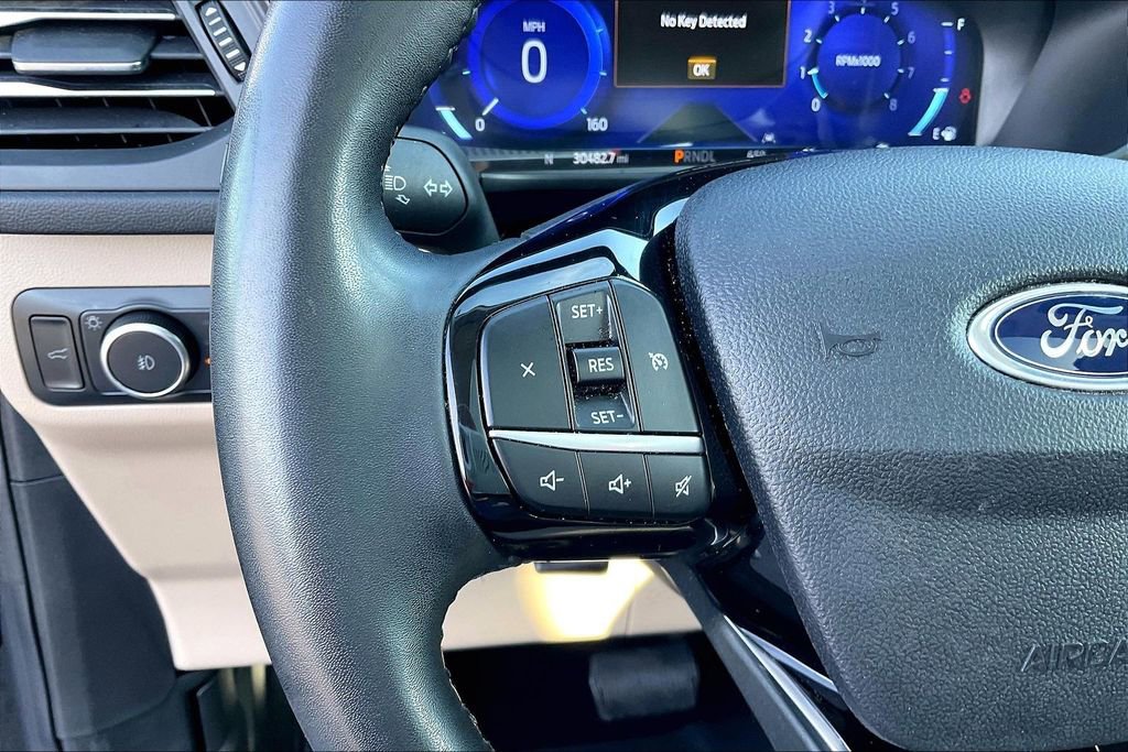 Used 2022 Ford Escape SEL w/ Technology Package AWD/4WD image 13