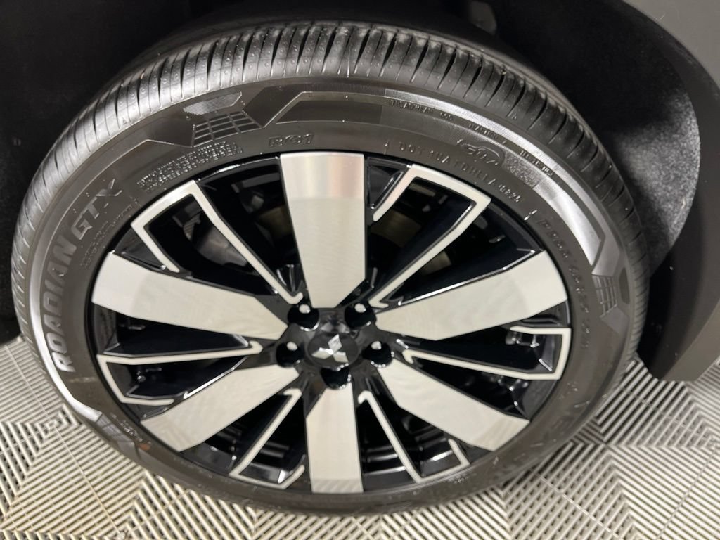 Used 2025 Mitsubishi Outlander SE AWD/4WD image 17