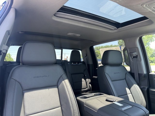 New 2025 GMC Sierra 2500 Denali w/ Denali Reserve Package image 8