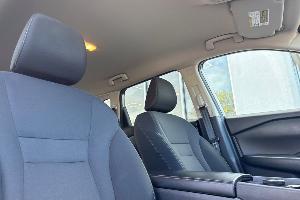 Used 2024 Nissan Rogue S image 17