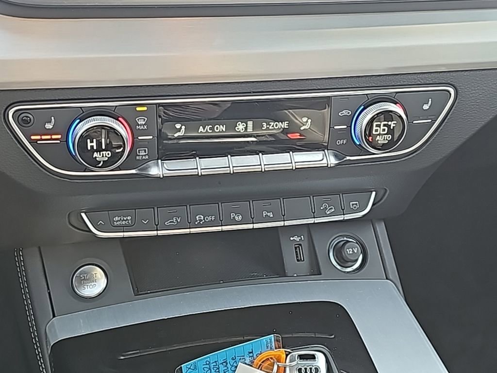 Used 2024 Audi Q5 e Prestige w/ Prestige Package image 6