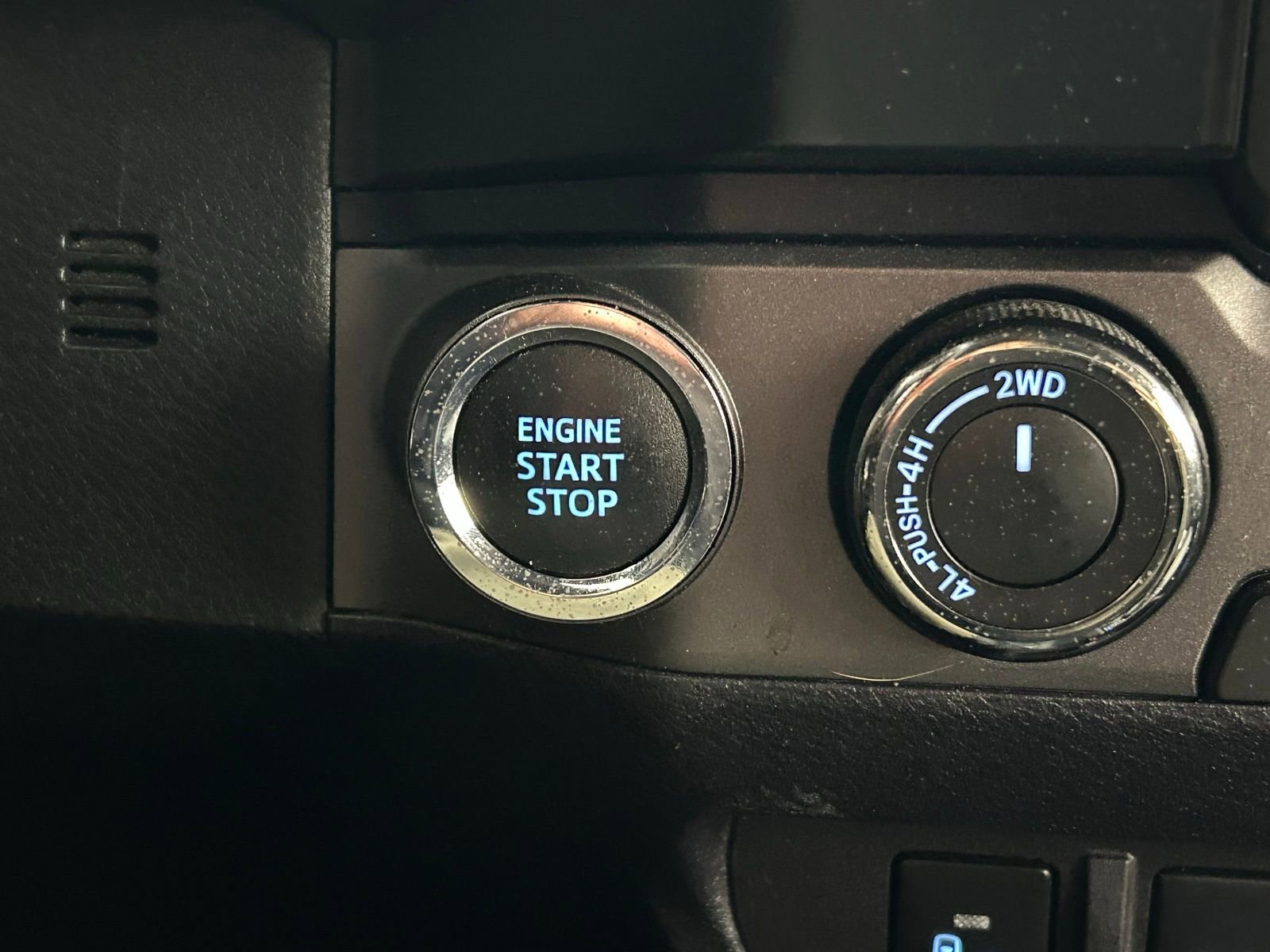 Used 2021 Toyota Tacoma TRD Off-Road w/ Technology Package image 16