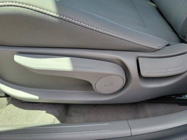 Used 2024 Hyundai Elantra Blue FWD image 23