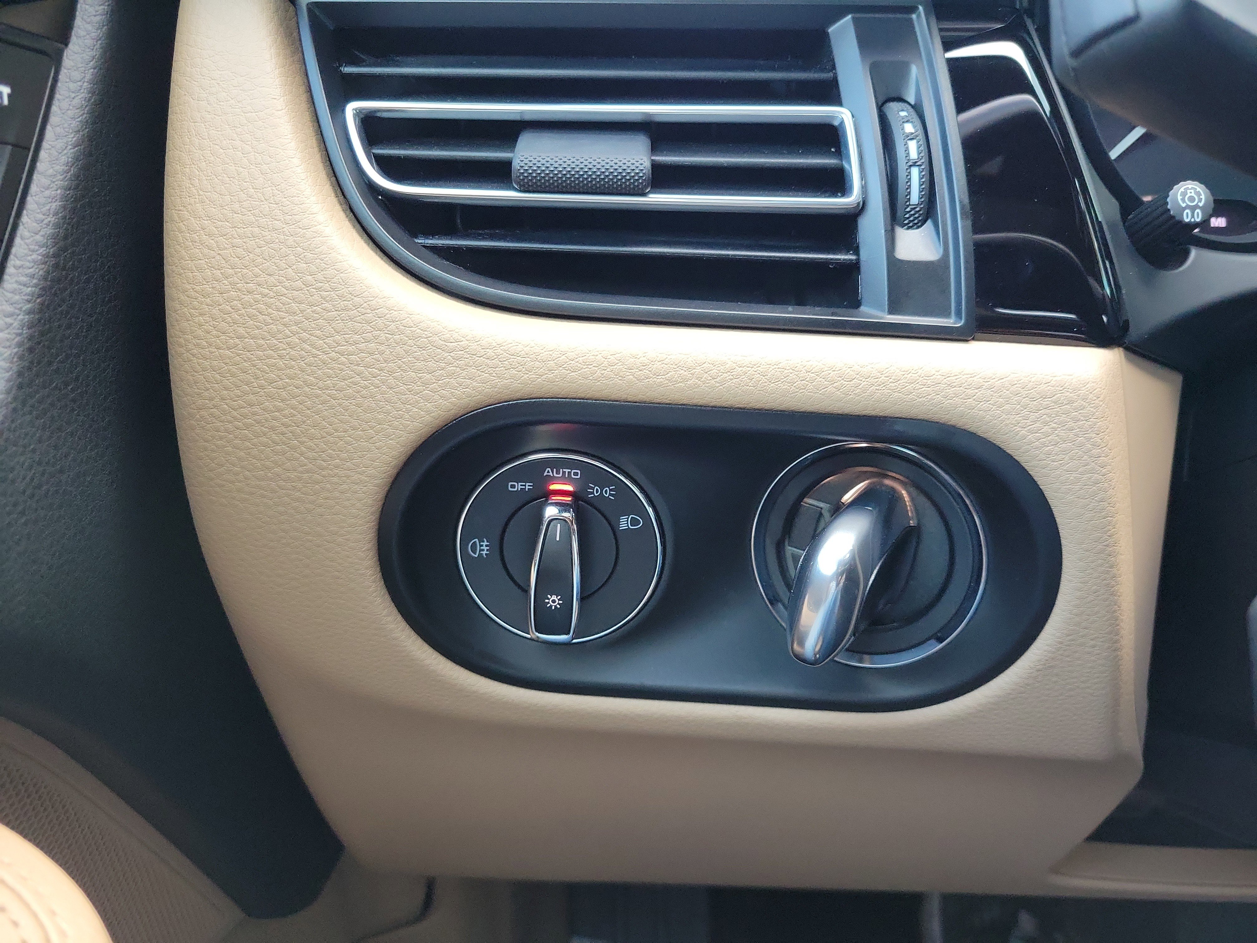 Used 2024 Porsche Macan image 28