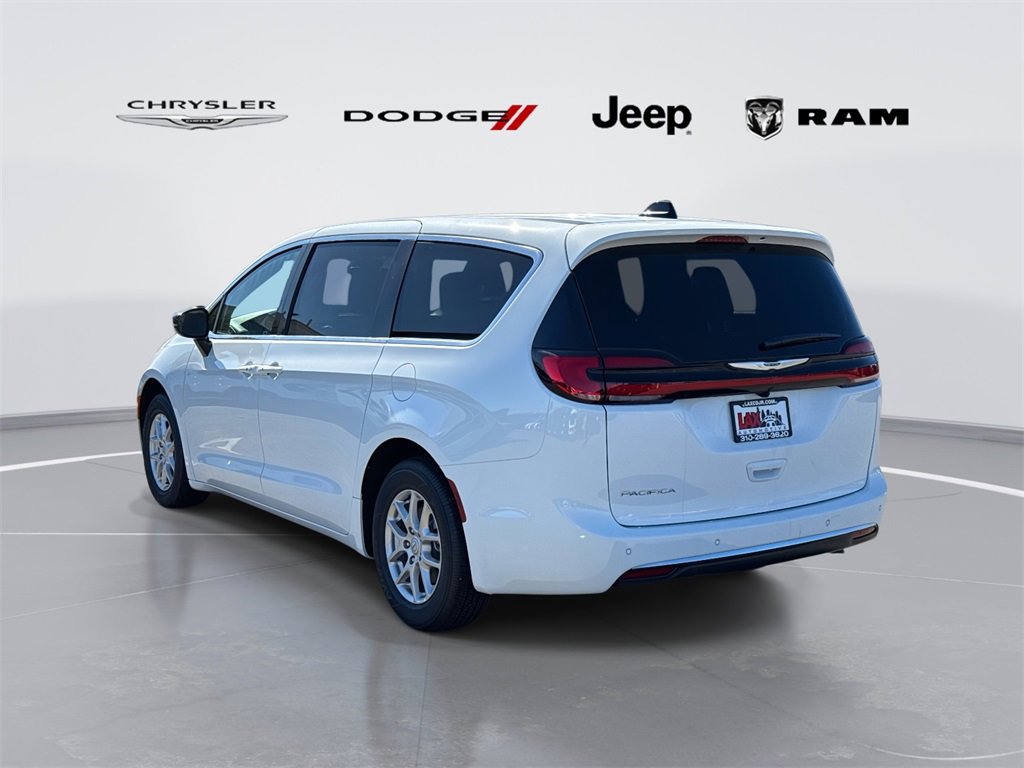 New 2026 Chrysler Pacifica Select image 4