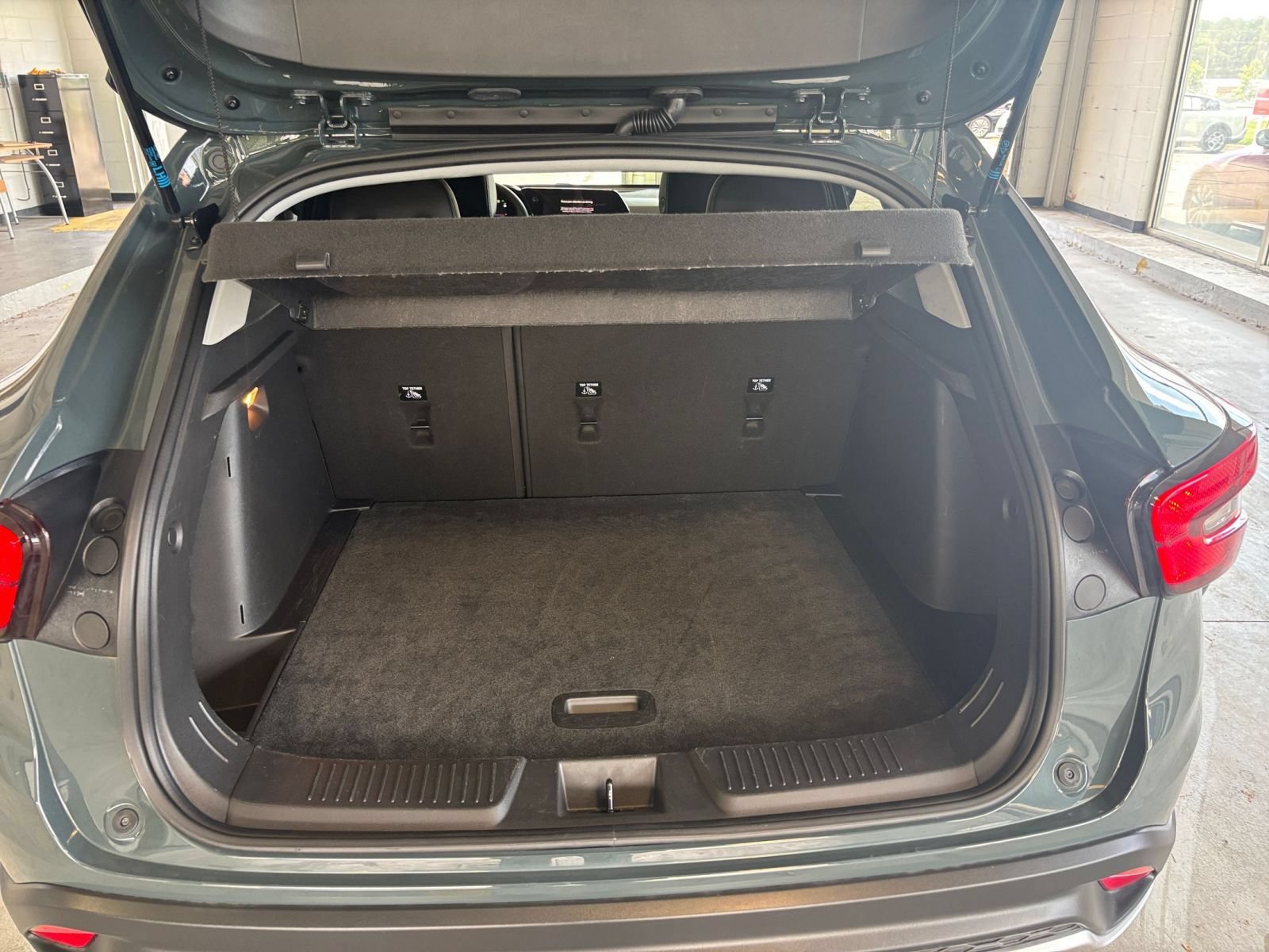 Used 2025 Chevrolet Trax LT FWD image 31