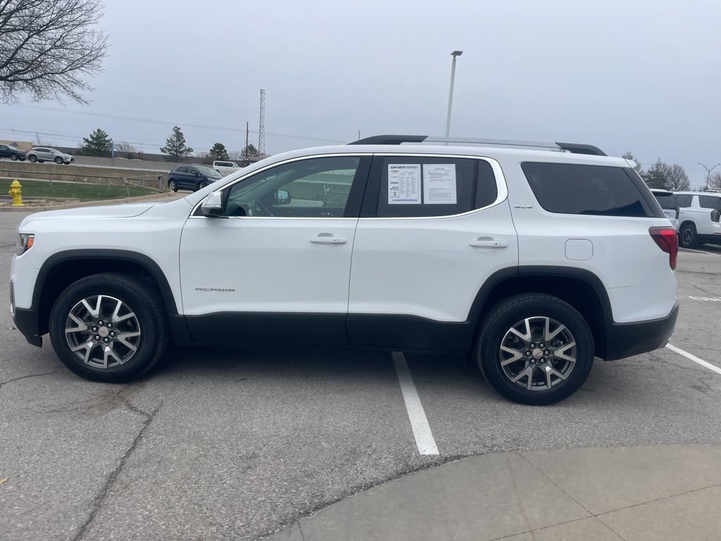 Used 2023 GMC Acadia SLE w/ Driver Convenience Package FWD image 4