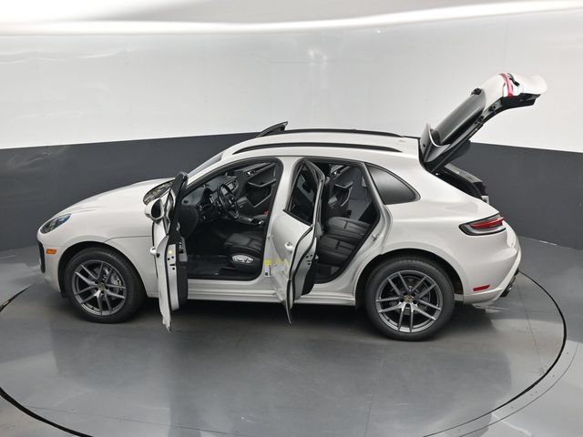 Used 2024 Porsche Macan AWD/4WD image 17
