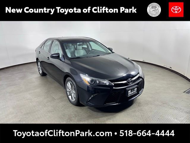 Used 2016 Toyota Camry SE w/ Moonroof Package FWD image 1