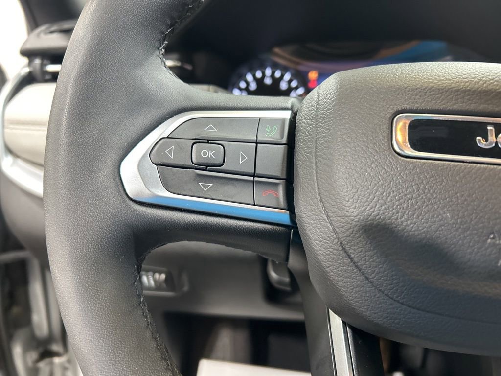 Used 2025 Jeep Compass Limited image 24