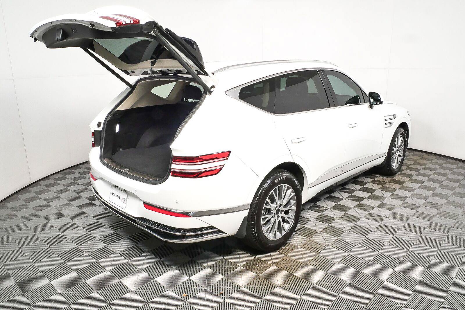 Used 2025 Genesis GV80 2.5T AWD/4WD image 25