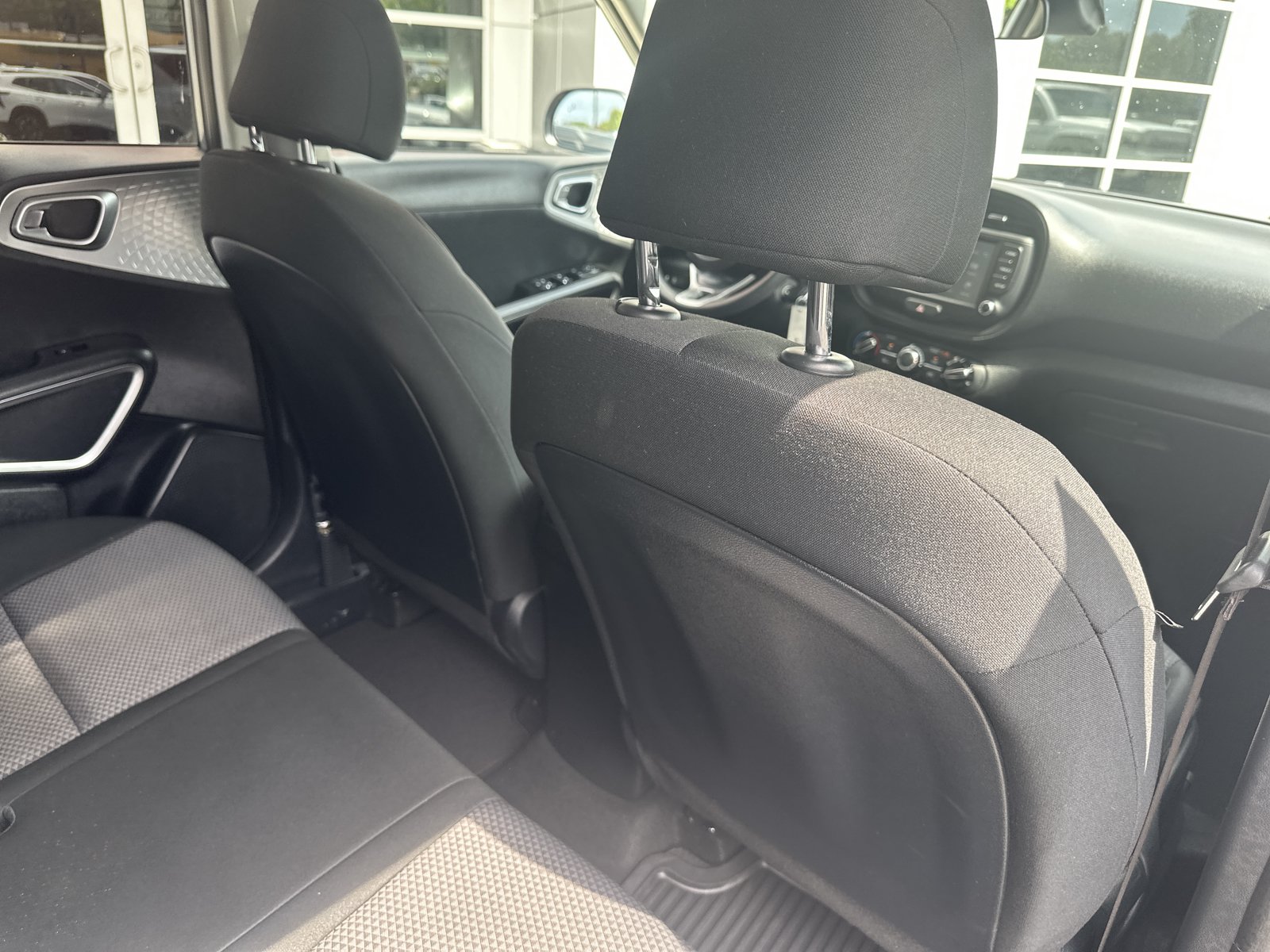 Used 2024 Kia Soul LX w/ LX Technology Package FWD image 24