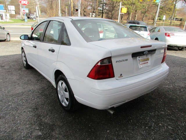 Used 2007 Ford Focus ZX4 Sedan FWD image 6