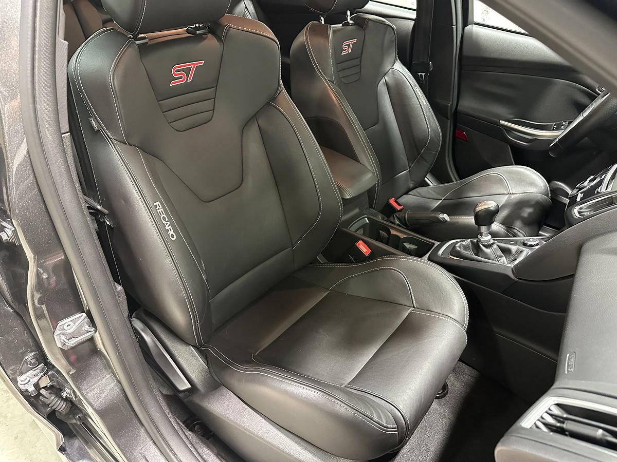 Used 2015 Ford Focus ST w/ Equipment Group 402A FWD image 12