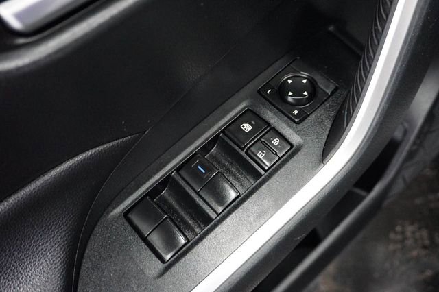 Used 2019 Toyota RAV4 XLE w/ Convenience Package image 6