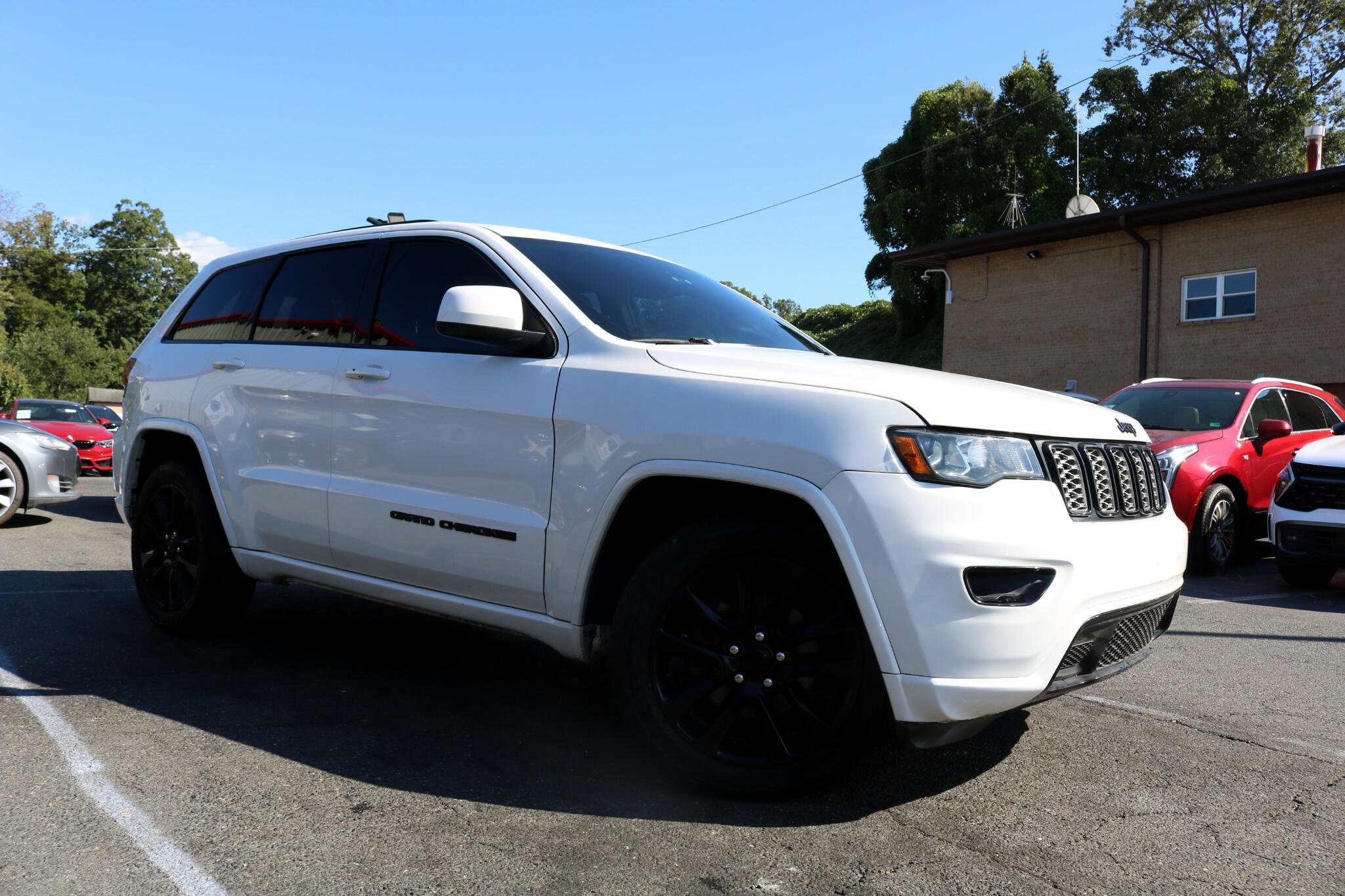 Used 2019 Jeep Grand Cherokee Altitude image 6