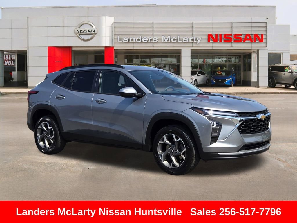 Used 2025 Chevrolet Trax LT FWD image 1